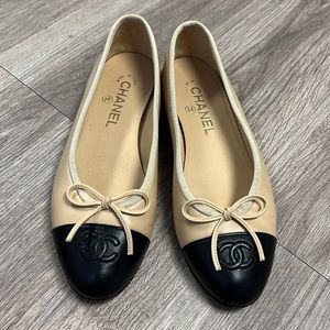 Chanel beige black flats